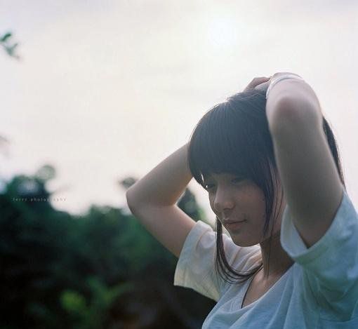 90后萌妹子唯美清新写真
