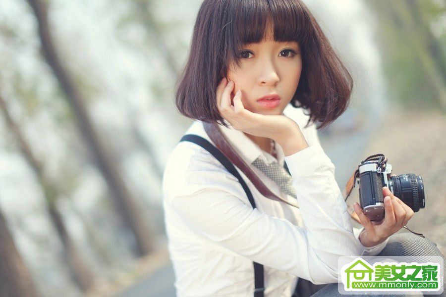 90后美女阿悄高清户外写真