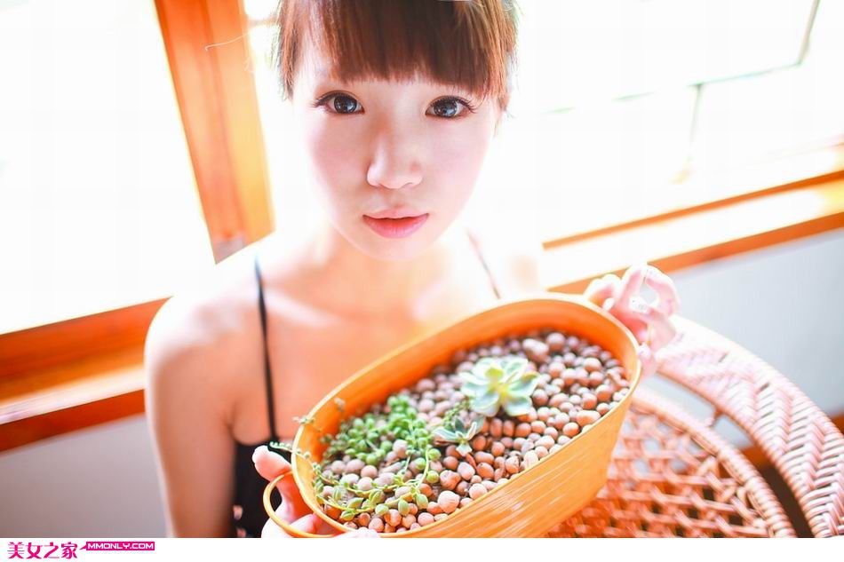 夏日清新可爱美女户外写真