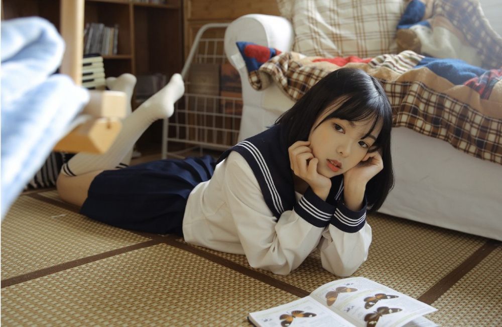 sm调教校园水手制服美女白丝袜美腿国产精品写真