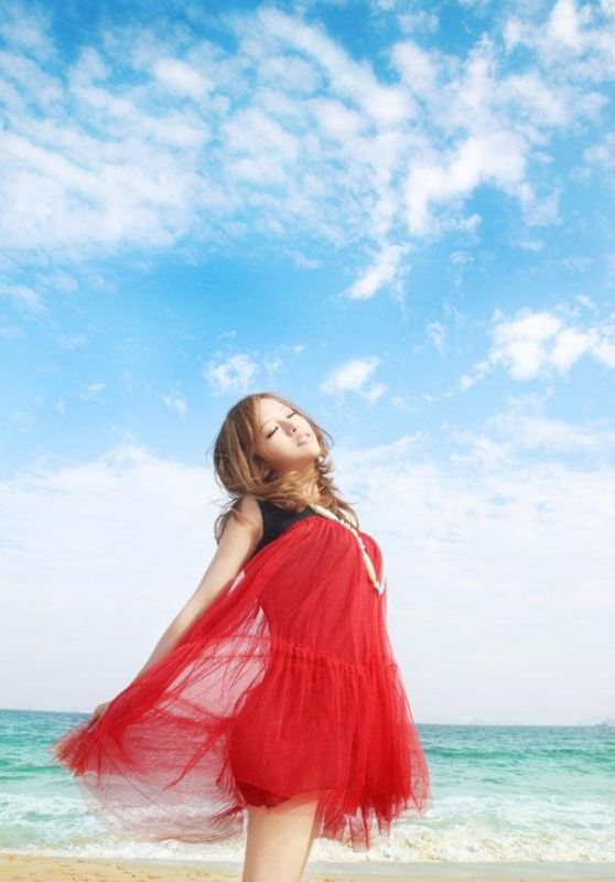 海边萌妹子俏皮可人写真