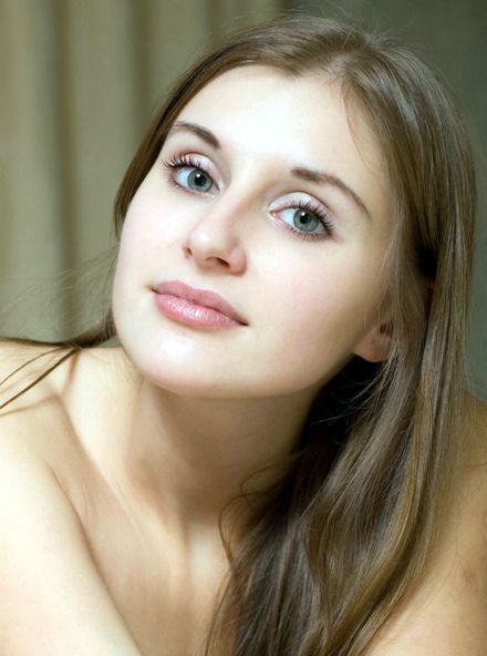 貌美的俄罗斯美女高清写真展迷人笑容