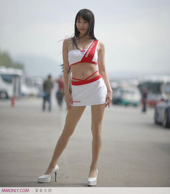 韩国车模徐有珍短裙诱人高清写真