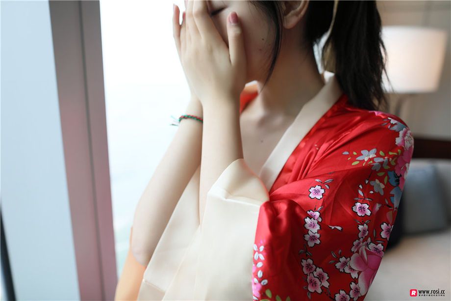 ROSI写真 不愿露脸的小姐姐酒店内大胆人体艺术写真照片第3张
