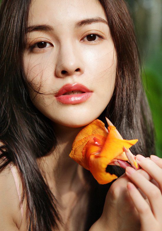 气质美女性感迷人美臀写真