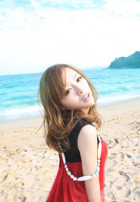 海边萌妹子俏皮可人写真