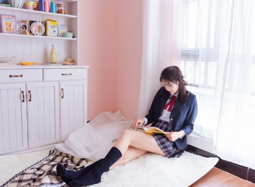 校园御姐西式制服室内丰韵美腿丝袜恋写真
