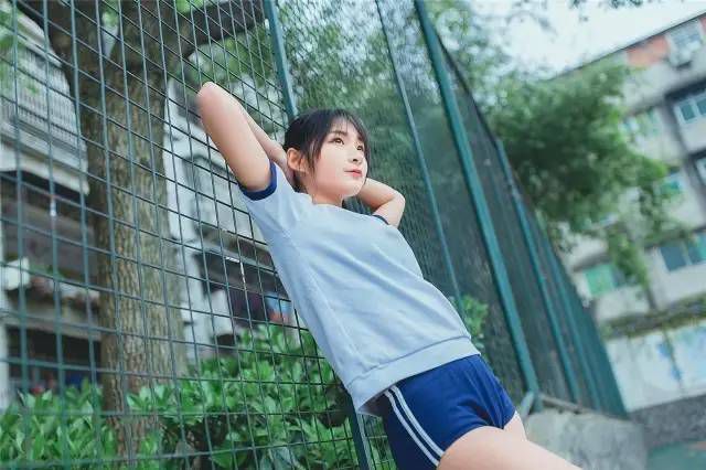 17岁高中生女主播优雅清纯写真
