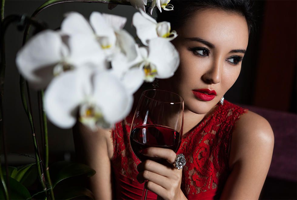 莫小棋性感红裙优雅女神写真