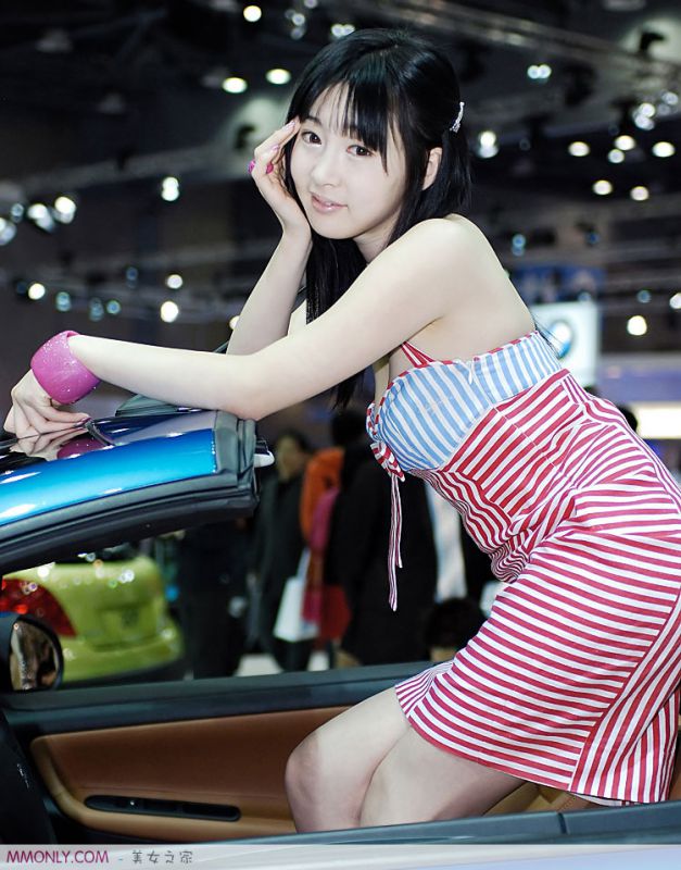 韩国可爱美女车展高清写真