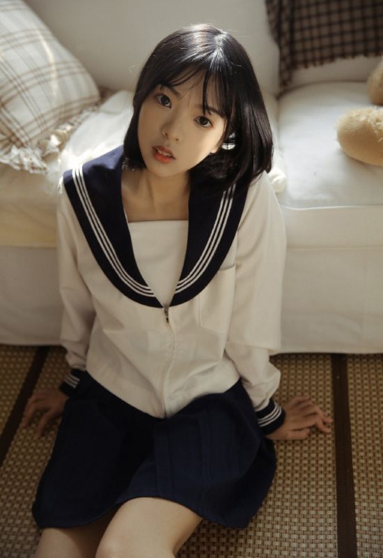sm调教校园水手制服美女白丝袜美腿国产精品写真