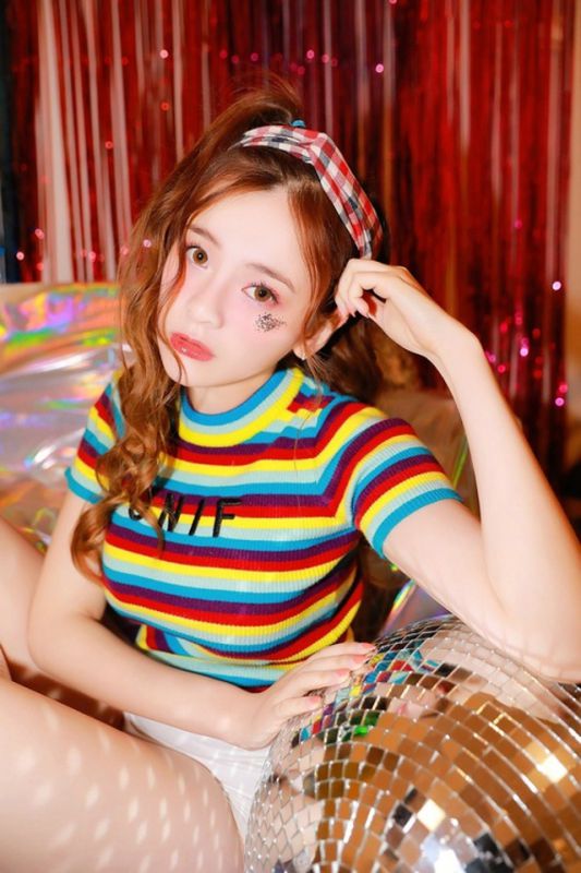 冷艳吸晴辣妹少女性感白丝私房大胆人体艺术写真