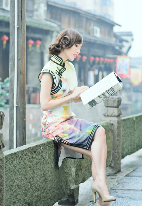 旗袍制服美女清新户外高清写真照
