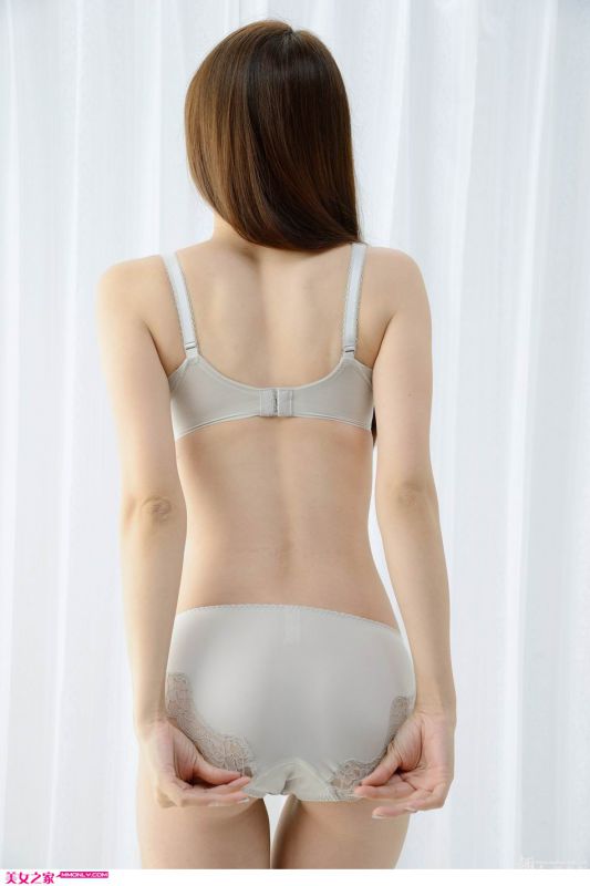 清纯白色短裙美女私房写真