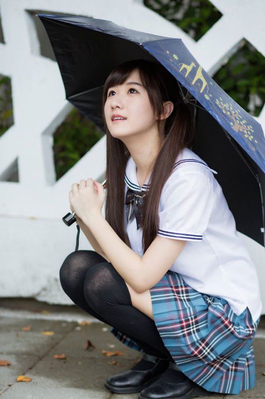 台湾正妹高材生李思娴爆红 好学生也会打LOL