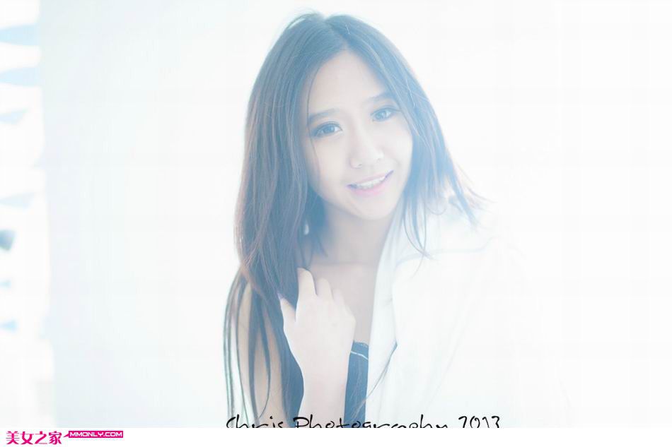 90后内衣美眉私房秀美乳写真