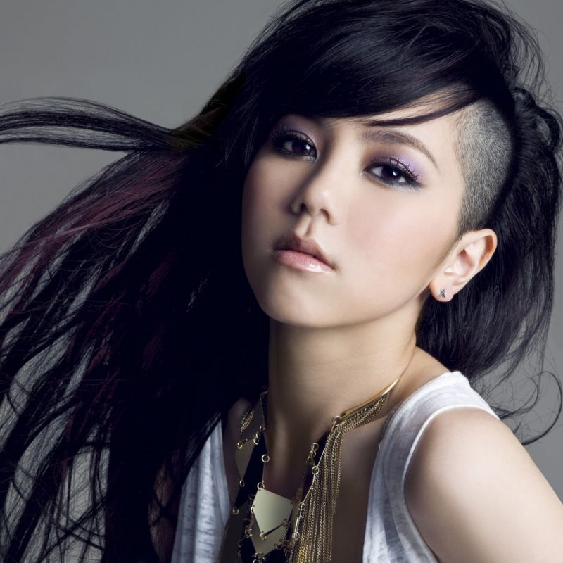 美女邓紫棋性感长裙迷人写真