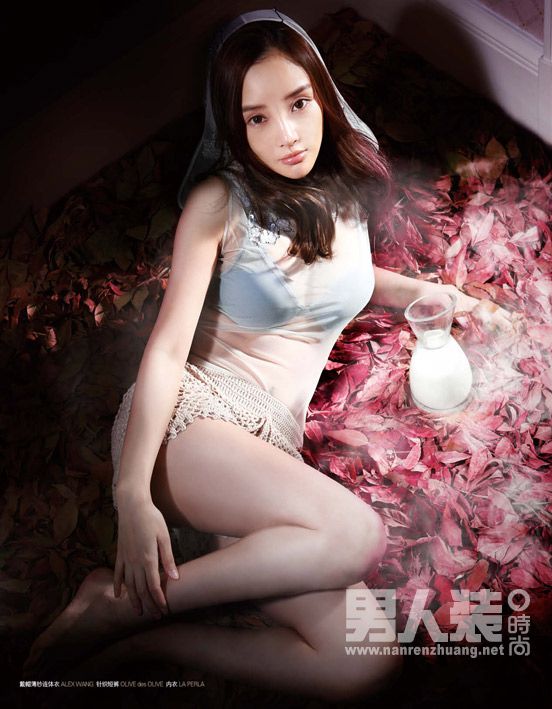李小璐性感薄纱刊登男人装时尚杂志封面