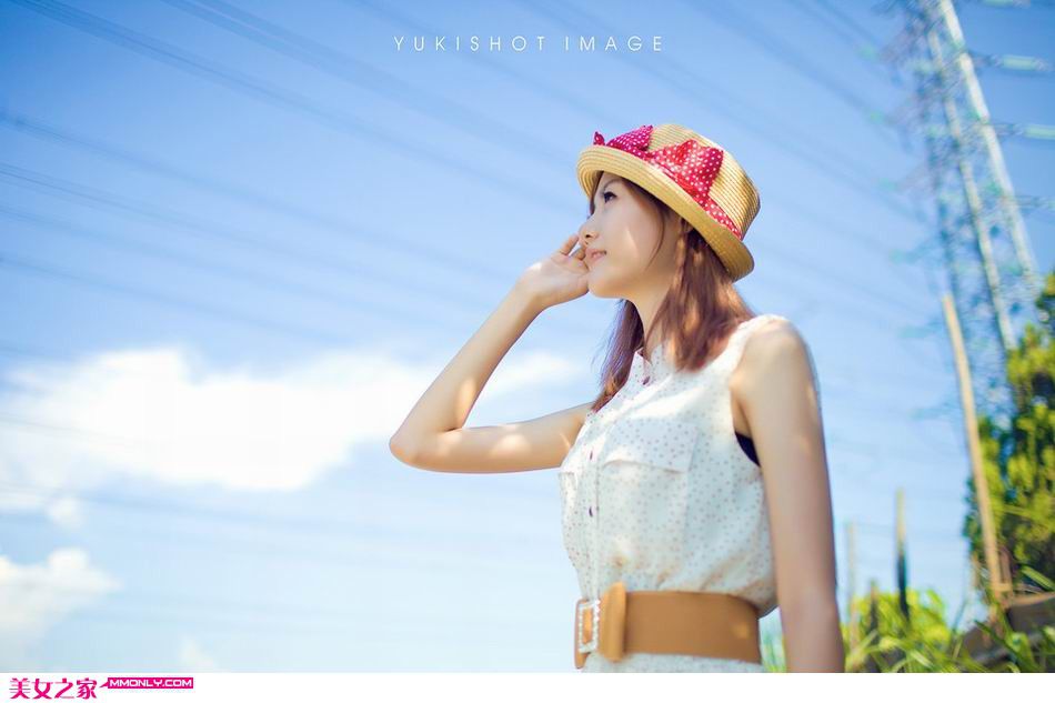 长裙美女清新户外写真