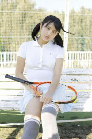日本双马尾美女户外脱了衣服腿张开嫩b丝袜写真