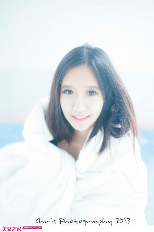 90后内衣美眉私房秀美乳写真