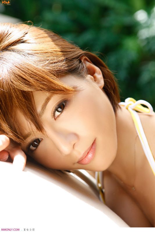 比基尼翘臀美女小清新户外写真