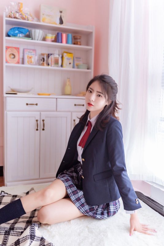 校园御姐西式制服室内丰韵美腿丝袜恋写真
