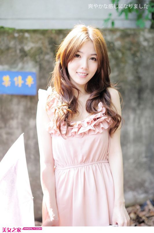 气质美女小清新户外写真