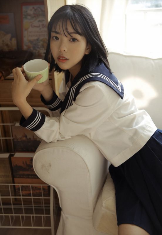 sm调教校园水手制服美女白丝袜美腿国产精品写真