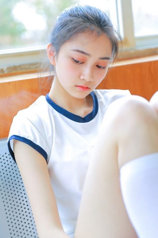 白丝袜美少女休闲运动服居家清纯小叛逆青春期摄影写真