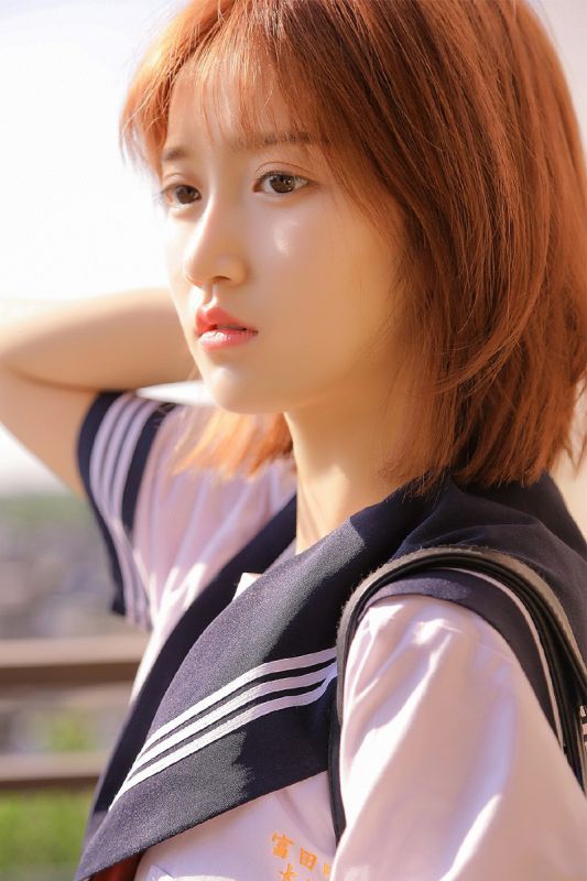 日本校园美少女露肚脐jk制服丝袜写真