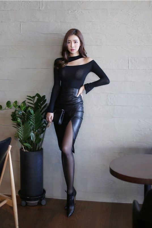黑丝美腿女神紧身包臀裙性感风骚美体诱惑写真