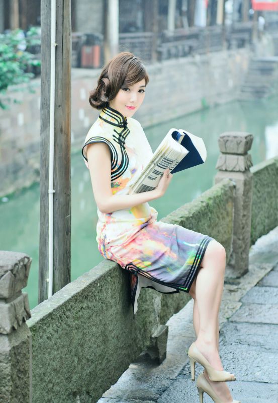 旗袍制服美女清新户外高清写真照