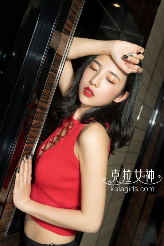 美女模特凌雪黑丝袜写真火辣诱人