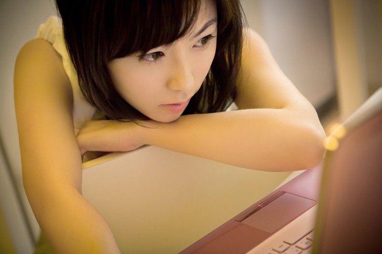 可爱美女室内高清迷人写真