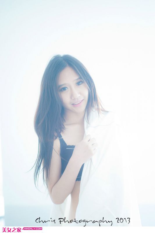 90后内衣美眉私房秀美乳写真