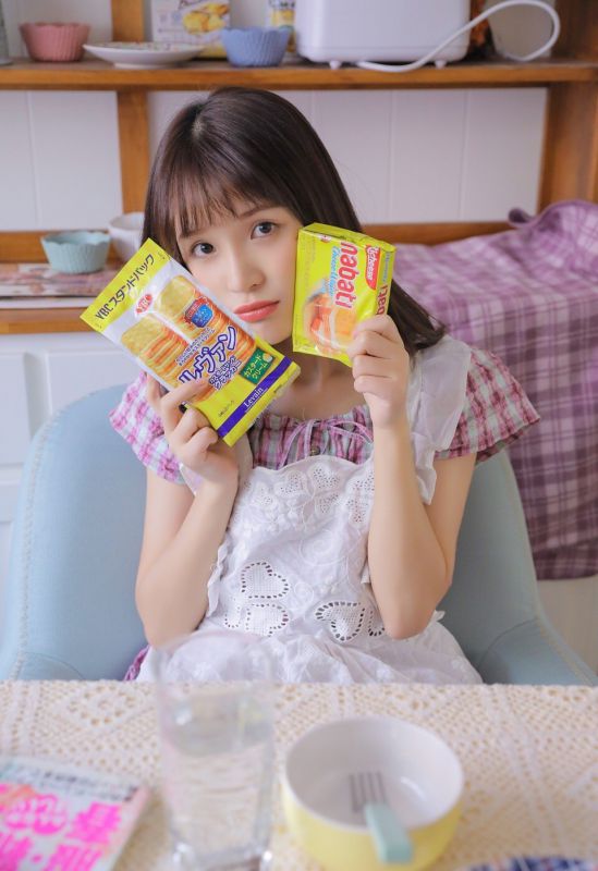 白丝童颜萝莉女仆装贤惠可爱诱人写真