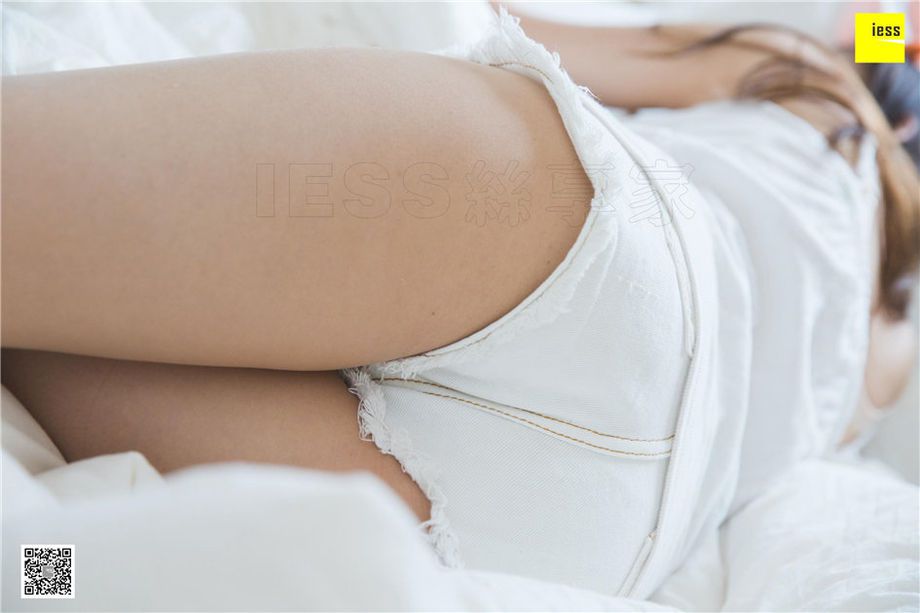 IESS异思趣向 - 模特:极品美腿模特九妹居家性感床照人体摄影图片第9张