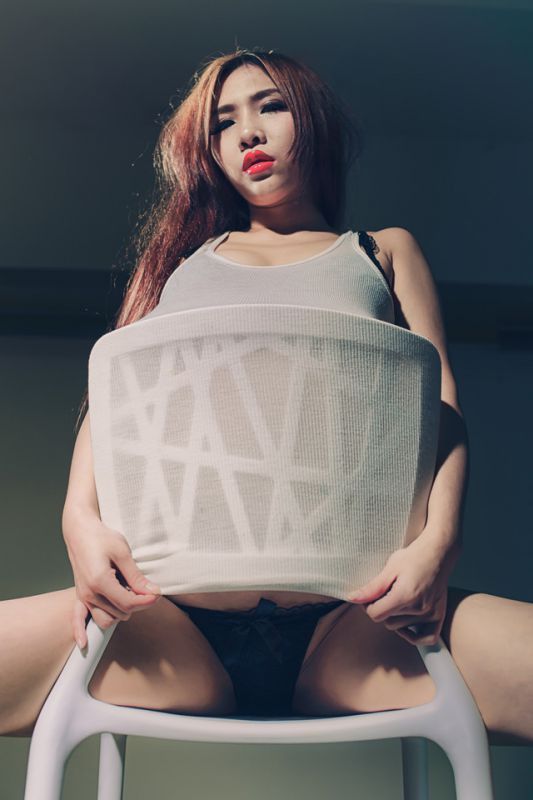 性感辣妹透视背心私房照