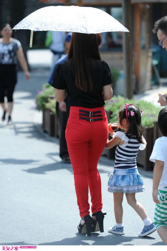 街拍紧身裤美女高清写真