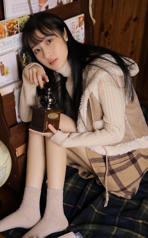 细长美腿女神御姐高挑身材丝袜玉足鉴赏诱惑写真