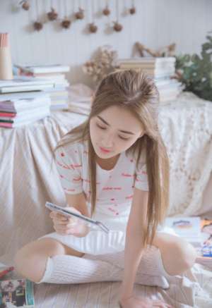 长发乙女白丝丝美足清秀美女写真图片