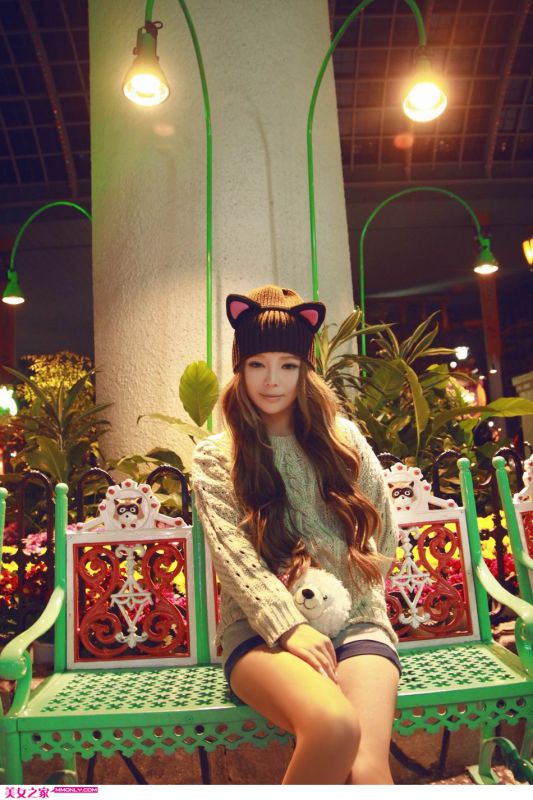 90后可爱美女游乐场高清写真