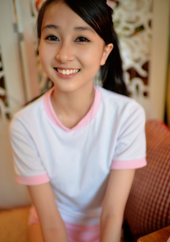 清纯萌妹子迷人高清写真
