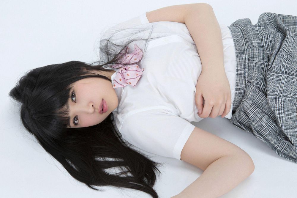 日本美女校园学生妹短裙制服诱惑丝袜图片