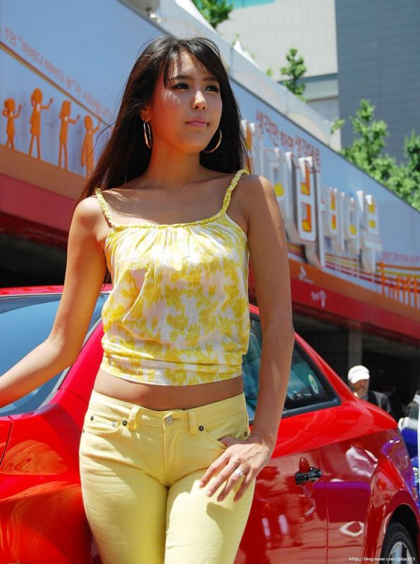 笑容甜美的韩国长腿美女写真集