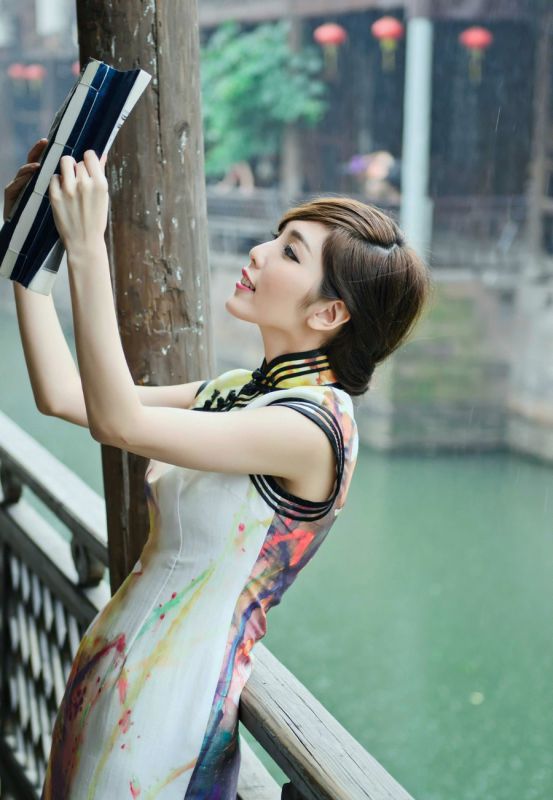 旗袍制服美女清新户外高清写真照