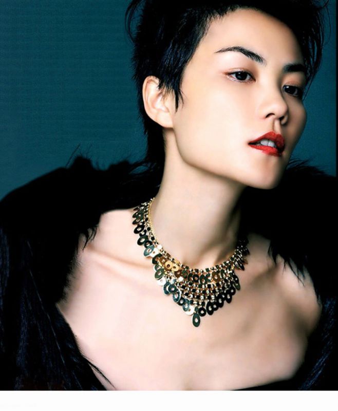 天后王菲妖娆红唇性感写真