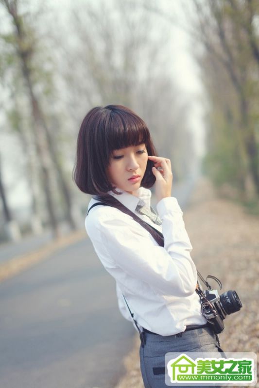 90后美女阿悄高清户外写真