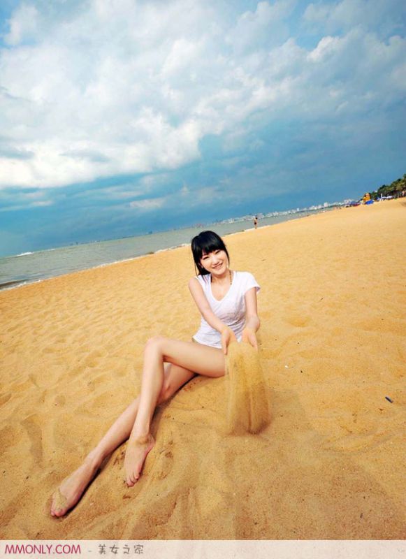 沙滩内衣美女高清诱人写真